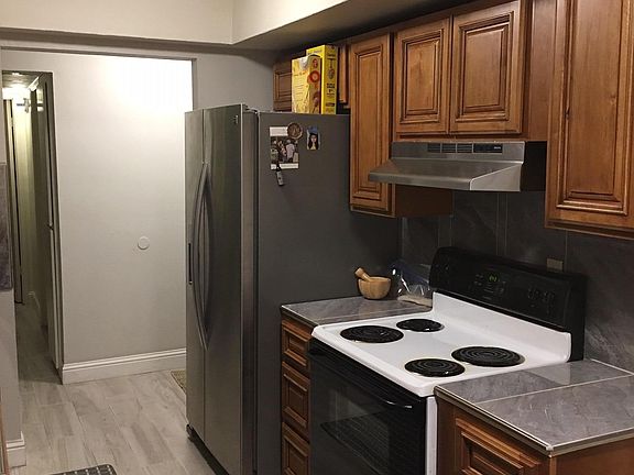 3rd image of 328 Northbank Ct APT 85