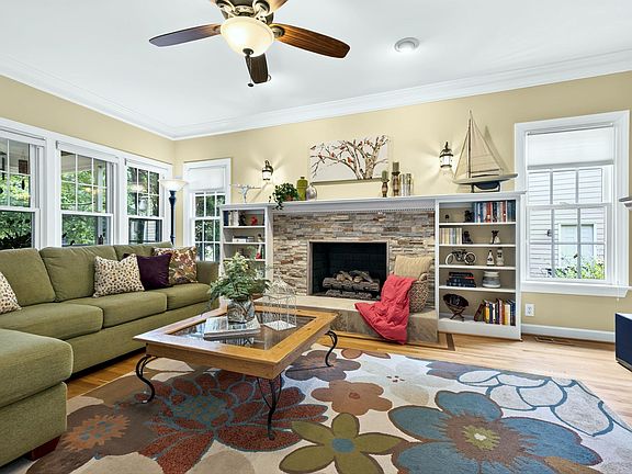4th image of 124 Merry Hill Dr