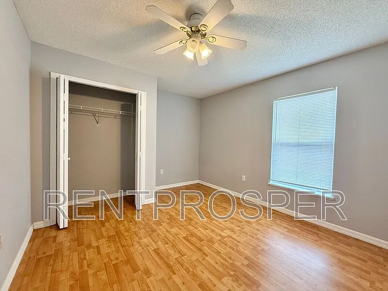 220 Canterbury Ct — Photo 15
