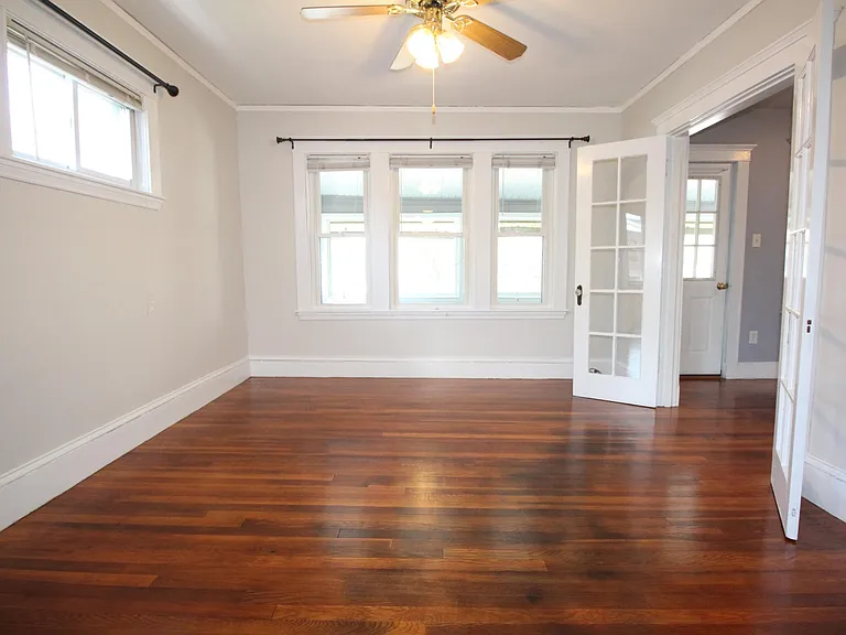 63 Foster St — Photo 4