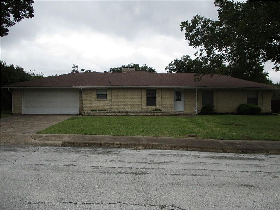 1st image of 305 Meadowcreek Ln