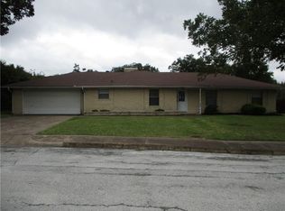 305 Meadowcreek Ln, Desoto, TX 75115