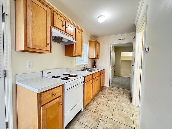 3rd image of 1029 W Atlantic St