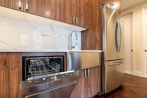 1st image of 921 Washington Ave #780