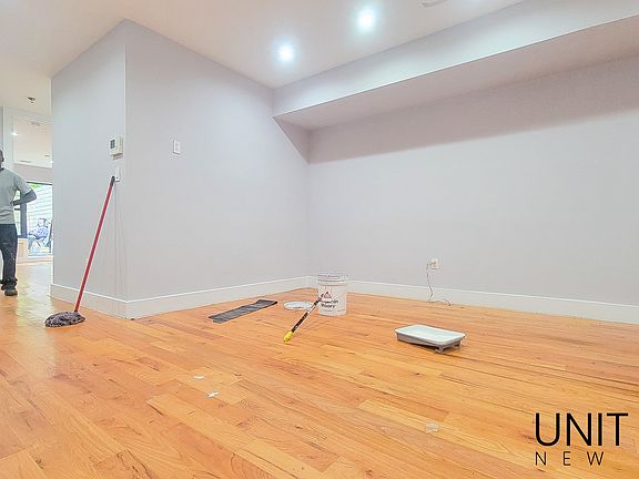 2nd image of 586 Bainbridge St #1C