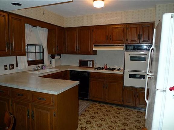 3rd image of 623 Beechton Ct NW