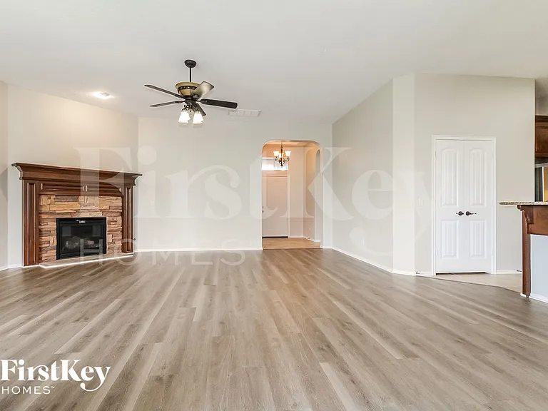 17205 Serrano Dr — Photo 2