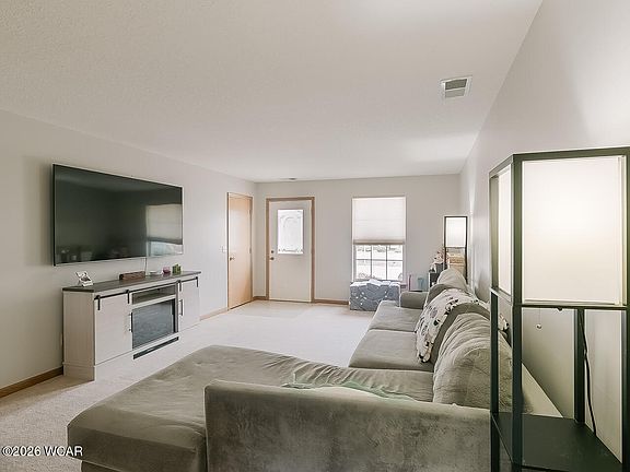 3rd image of 3867 Yale Ave