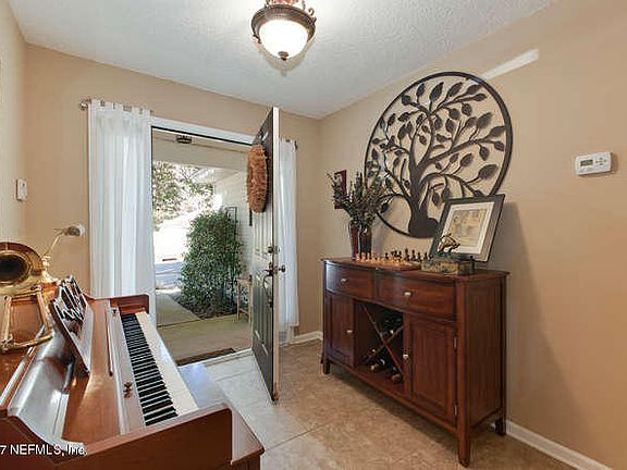4th image of 1067 Jones Creek Dr