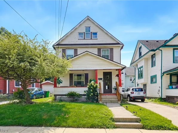 982 W Hopocan Ave, Barberton, OH 44203