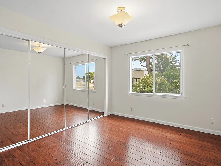 2063 Village Ln — Photo 13