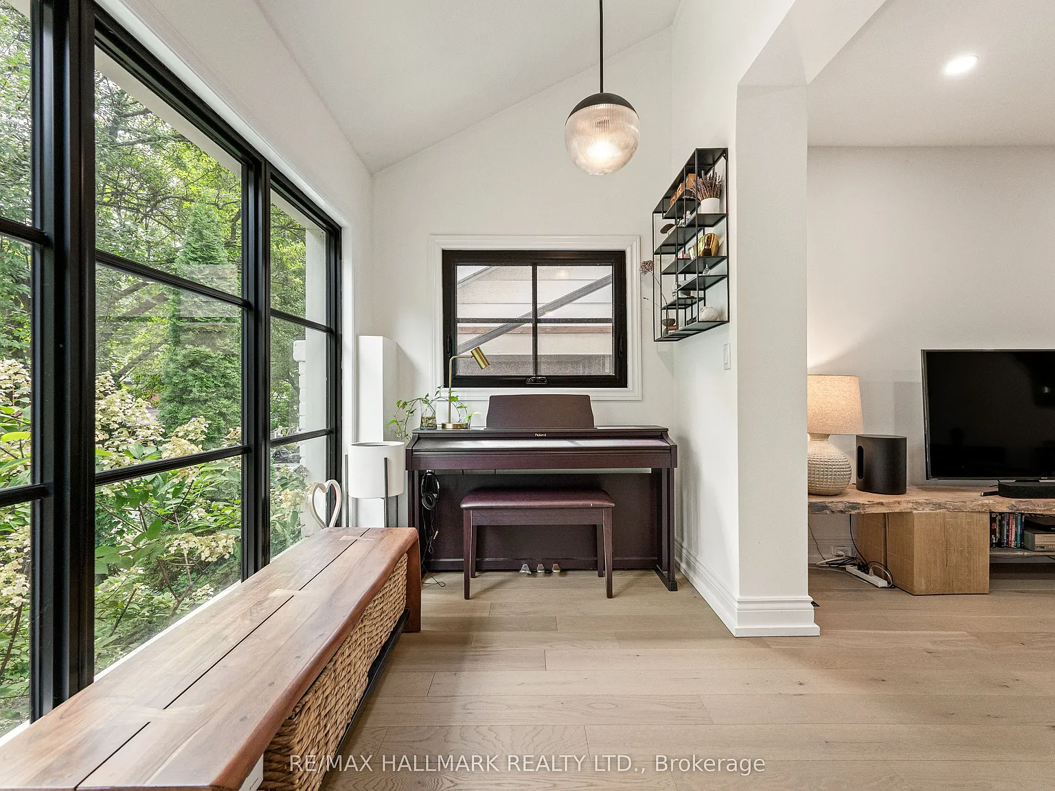3 bed, $3,795 — Photo 4