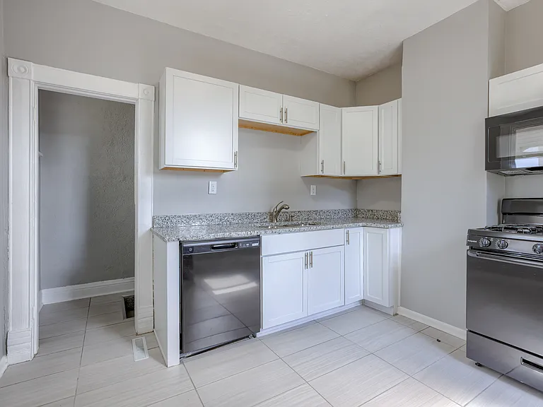 1240 S 15th St — Photo 5