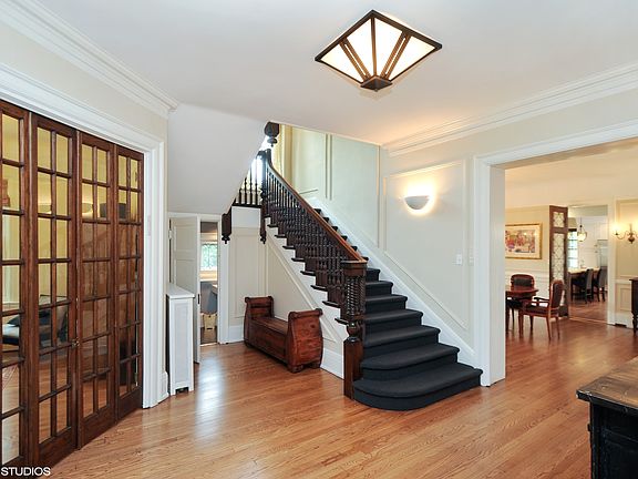 2nd image of 133 Laurel Ave