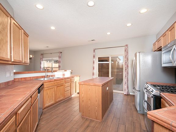 4th image of 6800 Glenlochy Way NE