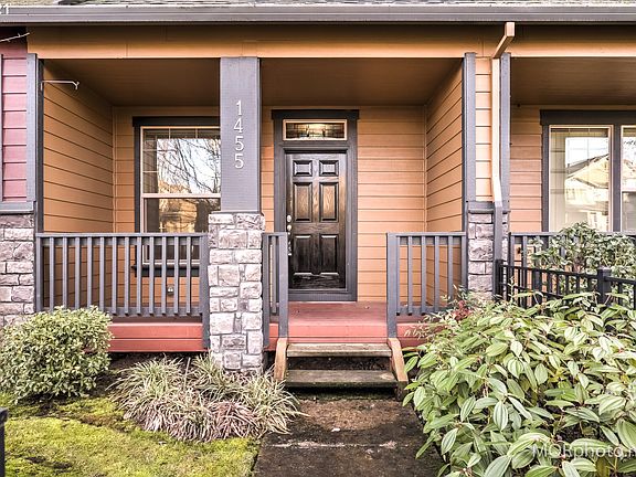 3rd image of 1455 NE Lockheart Ln