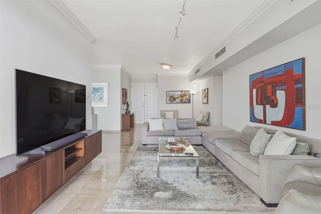 3 bed, 2.5 bath, 2000 sqft, $4,000 — Photo 3