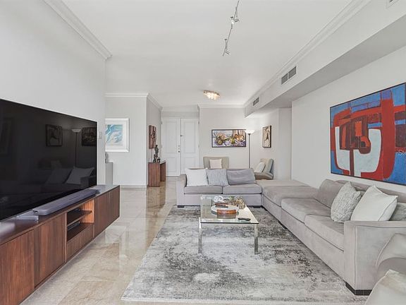 3rd image of Cond Puerto Paseos Avenida Felisa Rincon Gautier #2104
