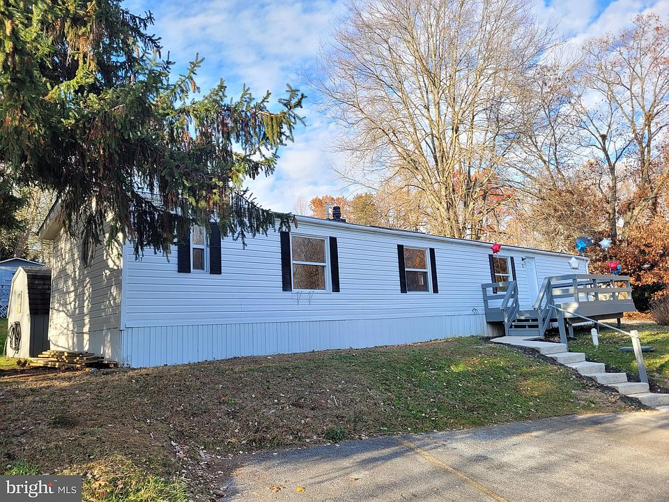 1st image of 17 Melissa Ln