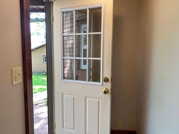 5th image of 824 Clark Ave Unit 1