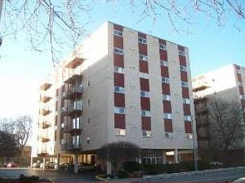 1st image of 1029 Des Plaines Ave #104