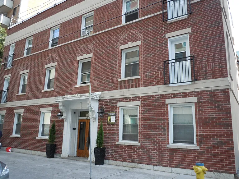214 Gloucester St — Photo 14