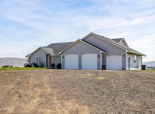 1376 Songbird Way, Yakima, WA 98908