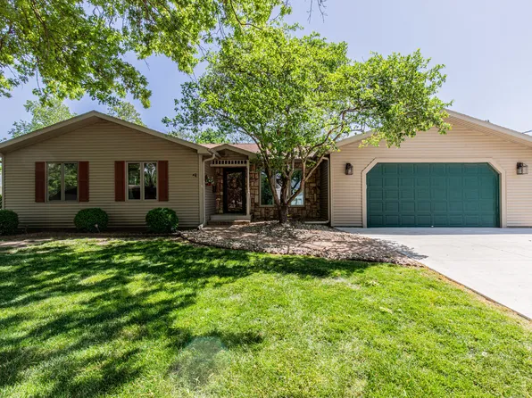 11 N Beech St, Princeton, IL 61356