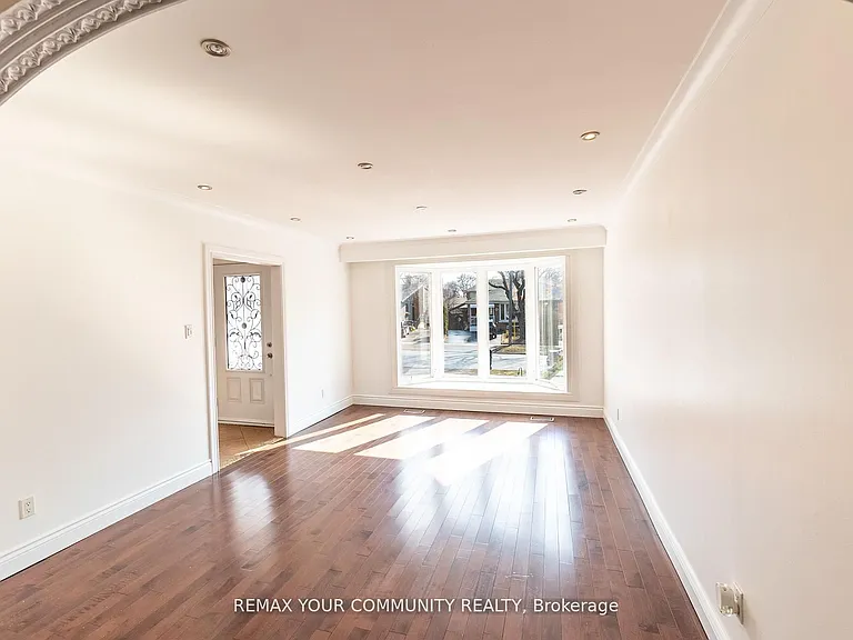 32 Marbury Cres — Photo 5