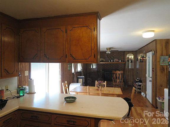 5th image of 112 Glenn Oaks Dr