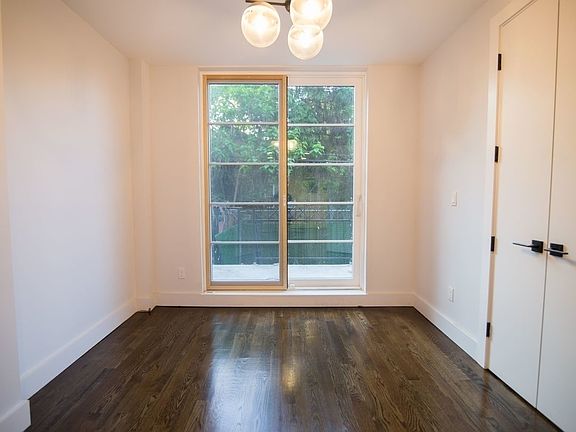 4th image of 379 Sumpter St #Ll3