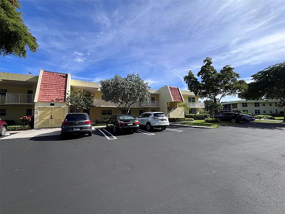 2nd image of 500 Oaks Lane #208