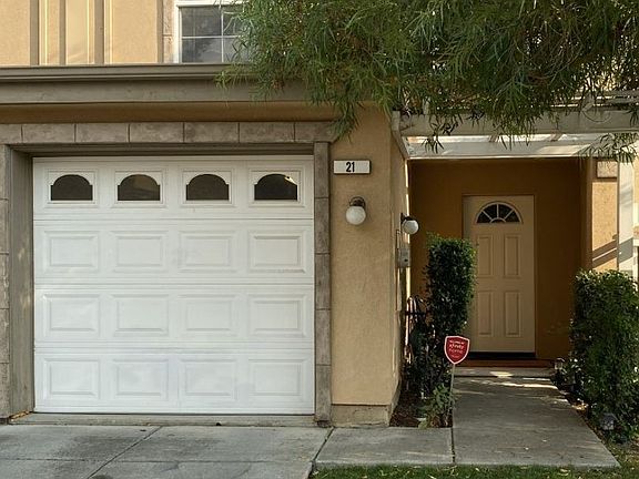 2nd image of 300 Locust Dr Unit 21