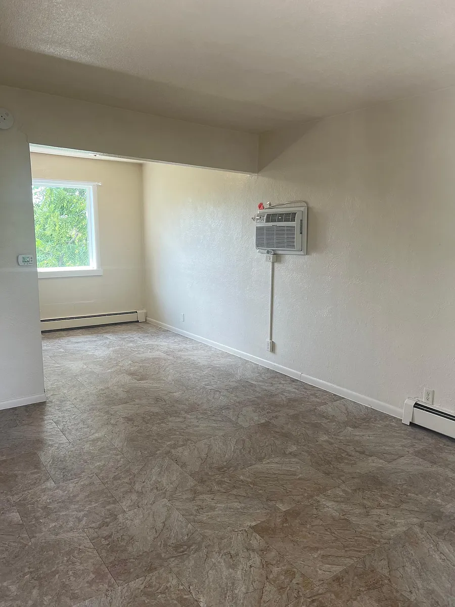 Building Photo - 1430 E Ave NE #8
