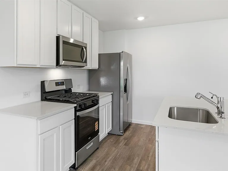 40810 Hawthorne Glades St — Photo 13