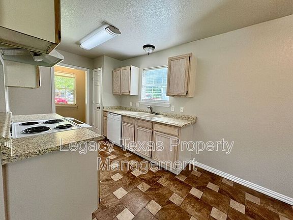 3rd image of 1136 Alvarado St