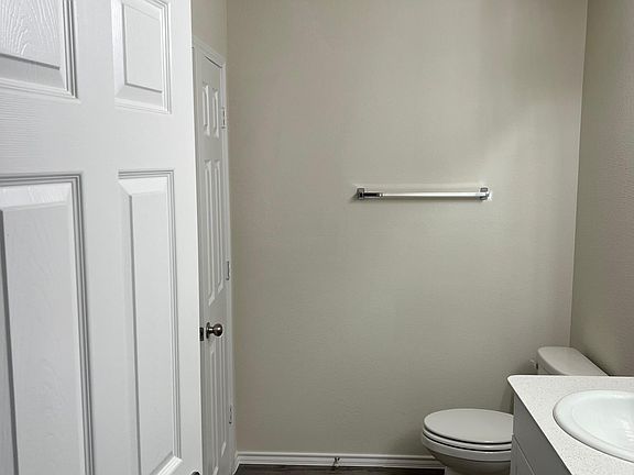 4th image of 308 Glenwick Ln