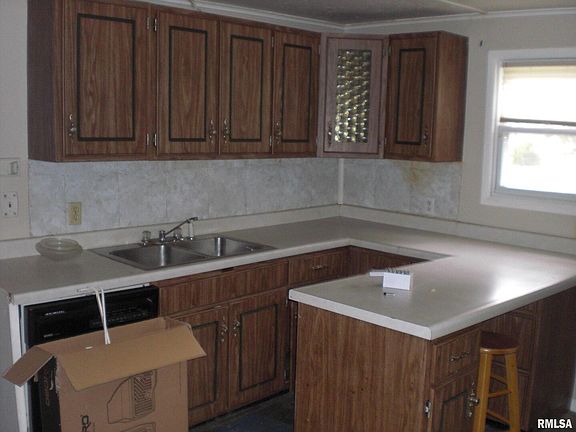 4th image of 714 Farris St