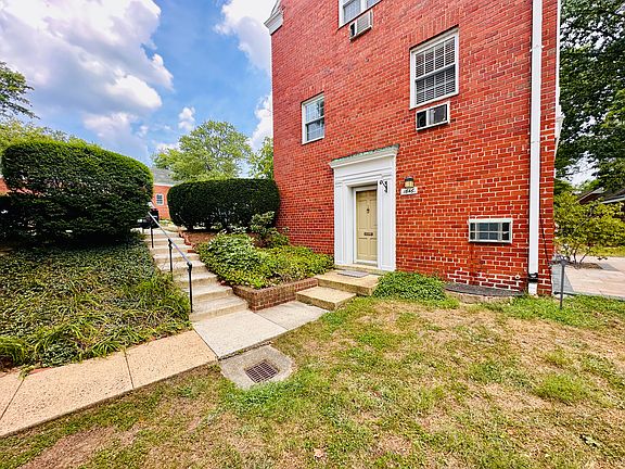3rd image of 1646 Mount Eagle Pl