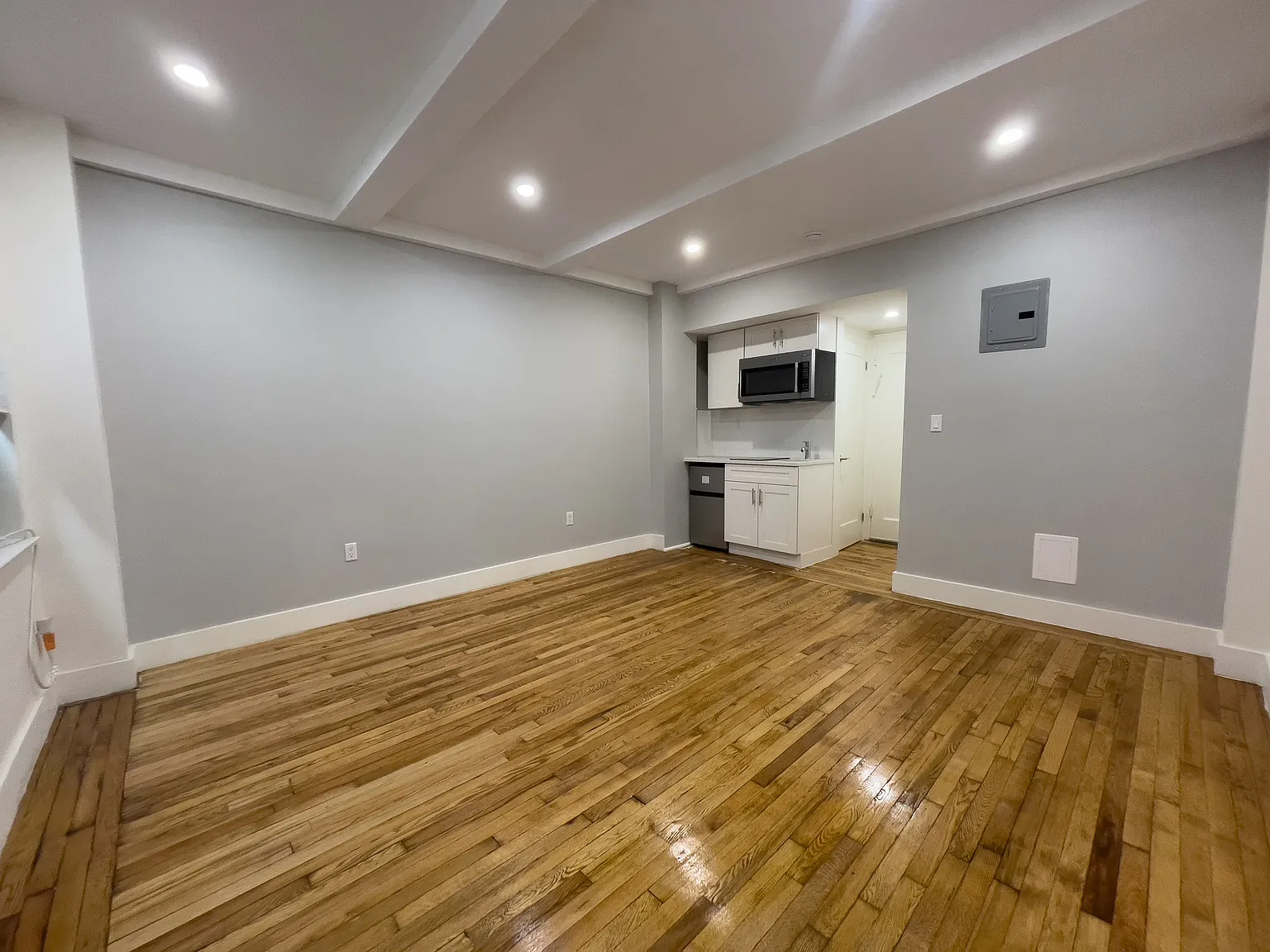 11 Waverly Place — Photo 2