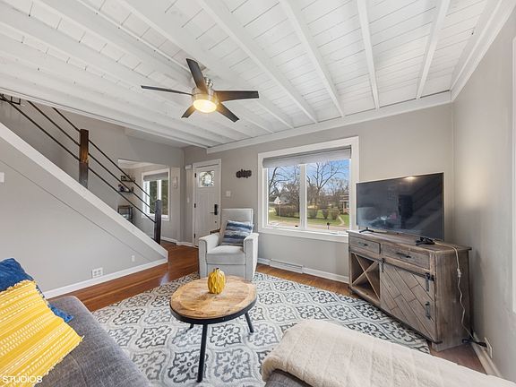 3rd image of 300 N La Londe Ave