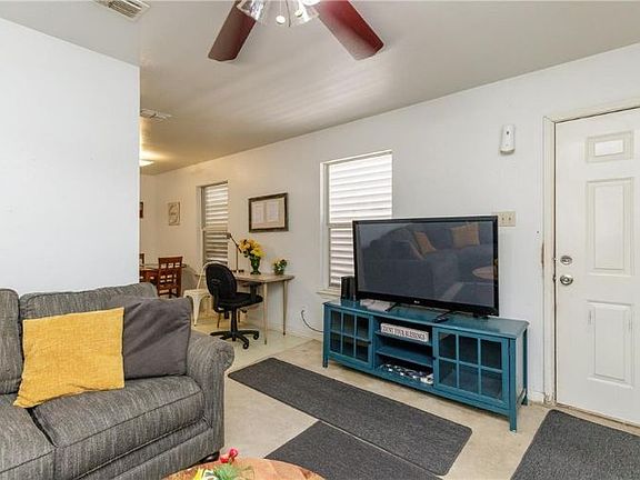 4th image of 2712 Mary St