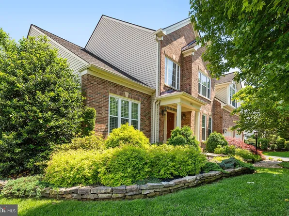 5811 Valley View Dr, Alexandria, VA 22310