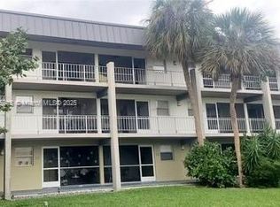 250 Layne Blvd APT 106, Hallandale, FL 33009