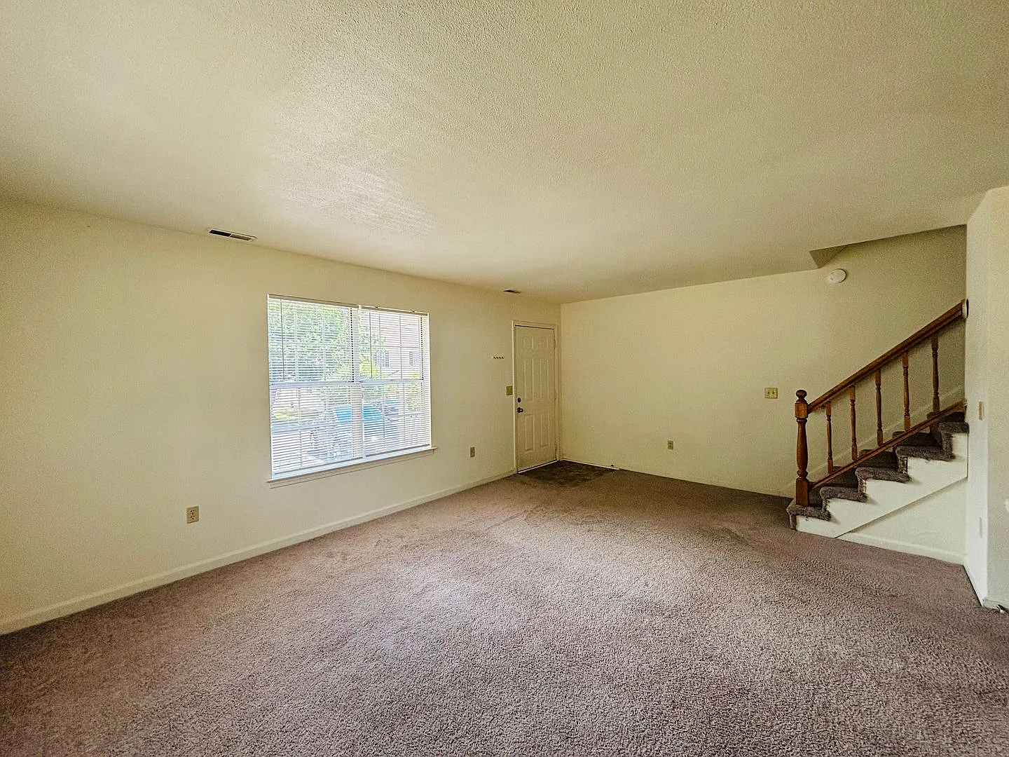 4 Bedroom 2.5 Bath Townhouse — Photo 4