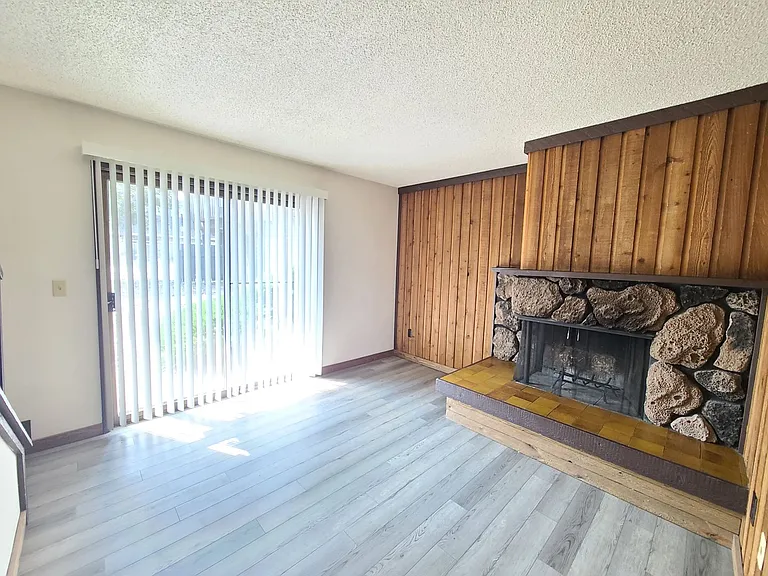 Alpine Square — Photo 9