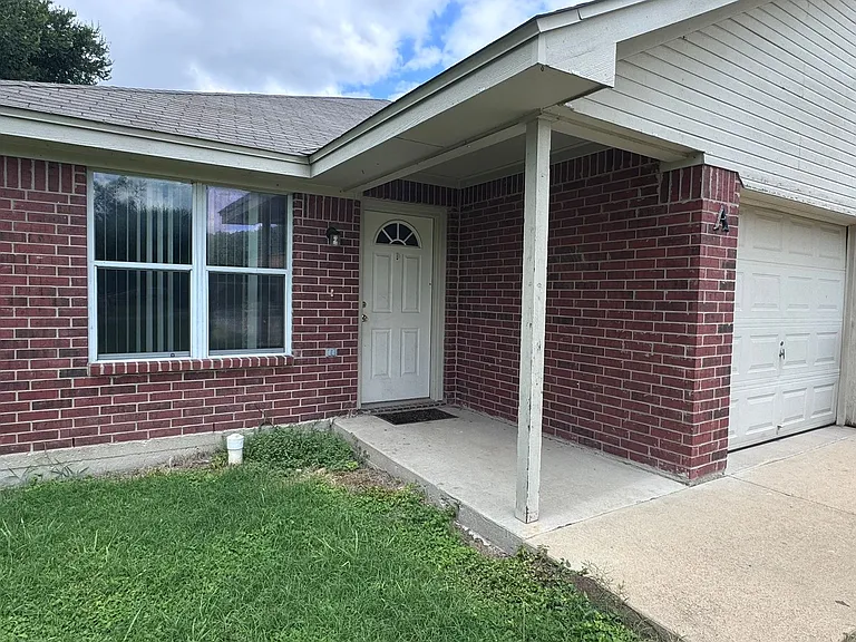 1430 Shoshoni Trl — Photo 1