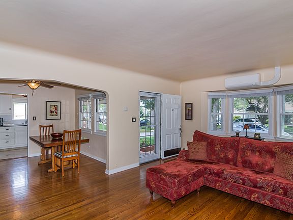 4th image of 923 N Orchard Dr