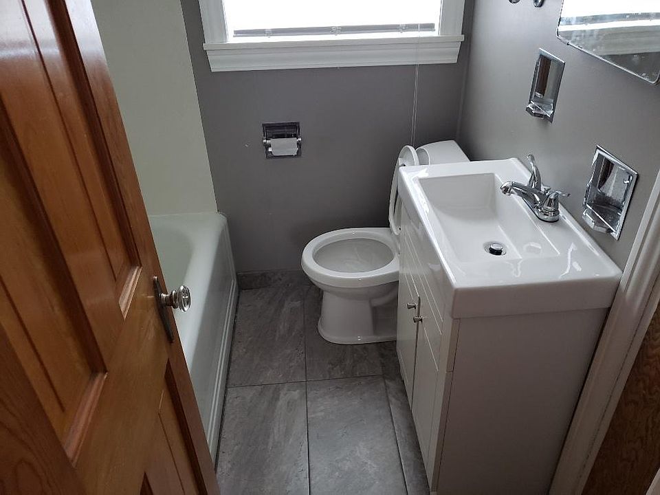 2nd image of 1026 National Ave