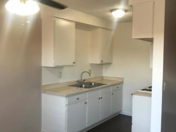 4th image of 14030 Lemoli Ave #29